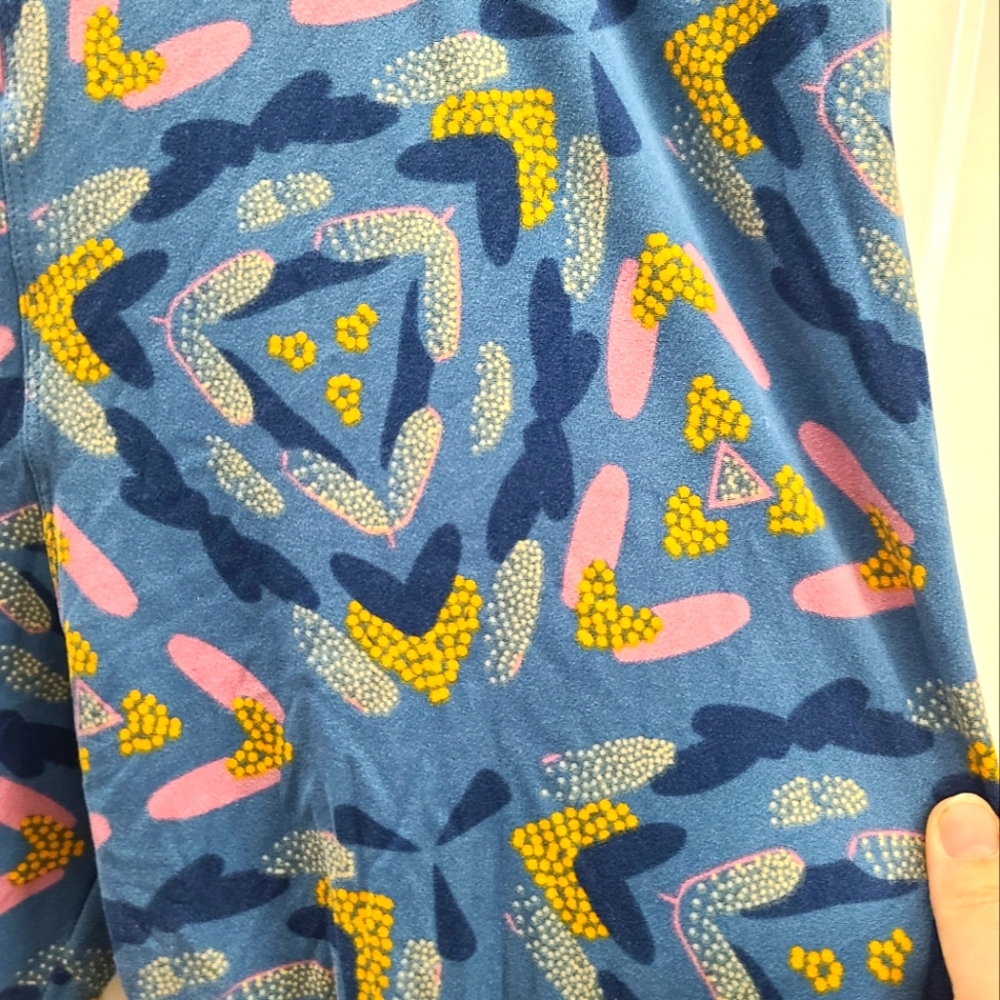 LuLaRoe Leggings NWOT Triangle print TC